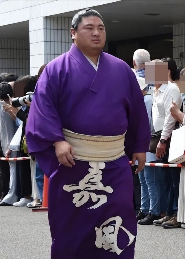 Japanese Sumo wrestling (Japanese Sumo wrestling weight)